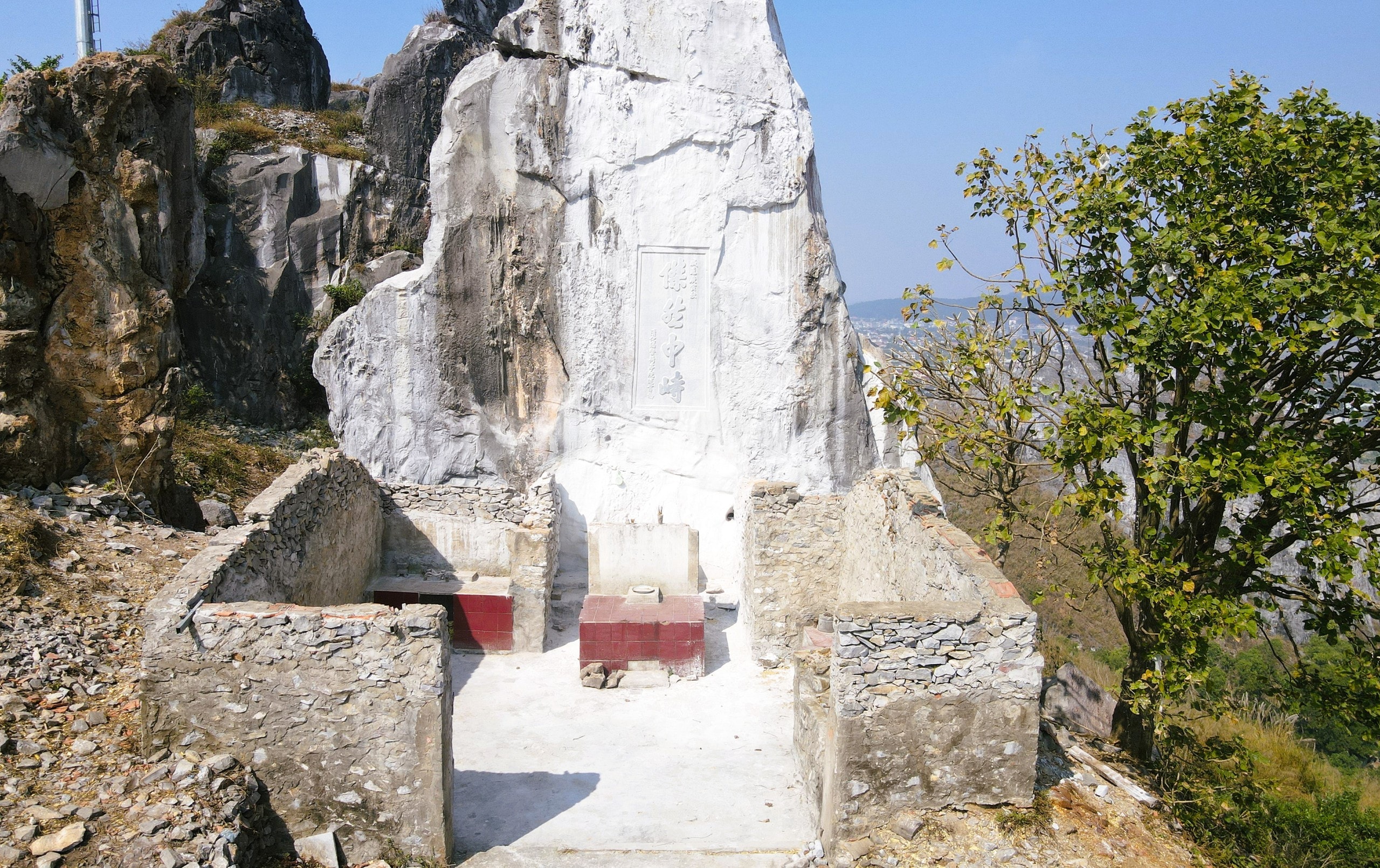 VIDEO: Hòn Vọng Phu "khoác áo mới" ở Thanh Hóa sau khi được chi 17 tỉ đồng - Ảnh 6.