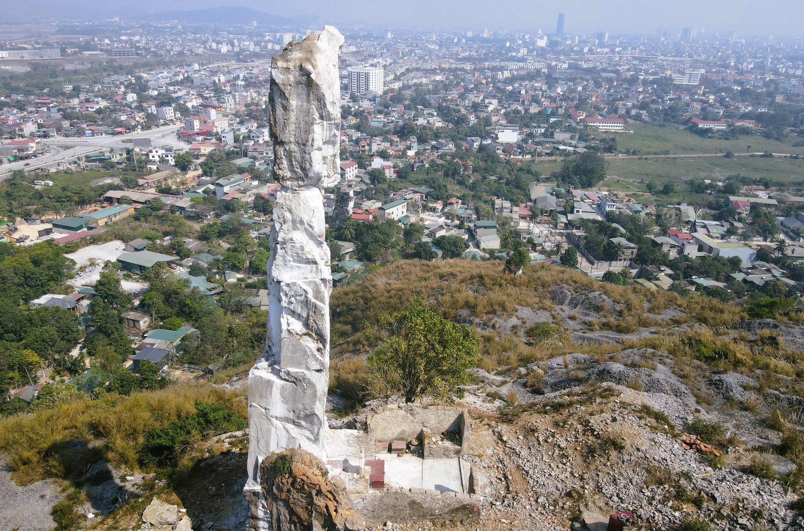 VIDEO: Hòn Vọng Phu "khoác áo mới" ở Thanh Hóa sau khi được chi 17 tỉ đồng - Ảnh 12.