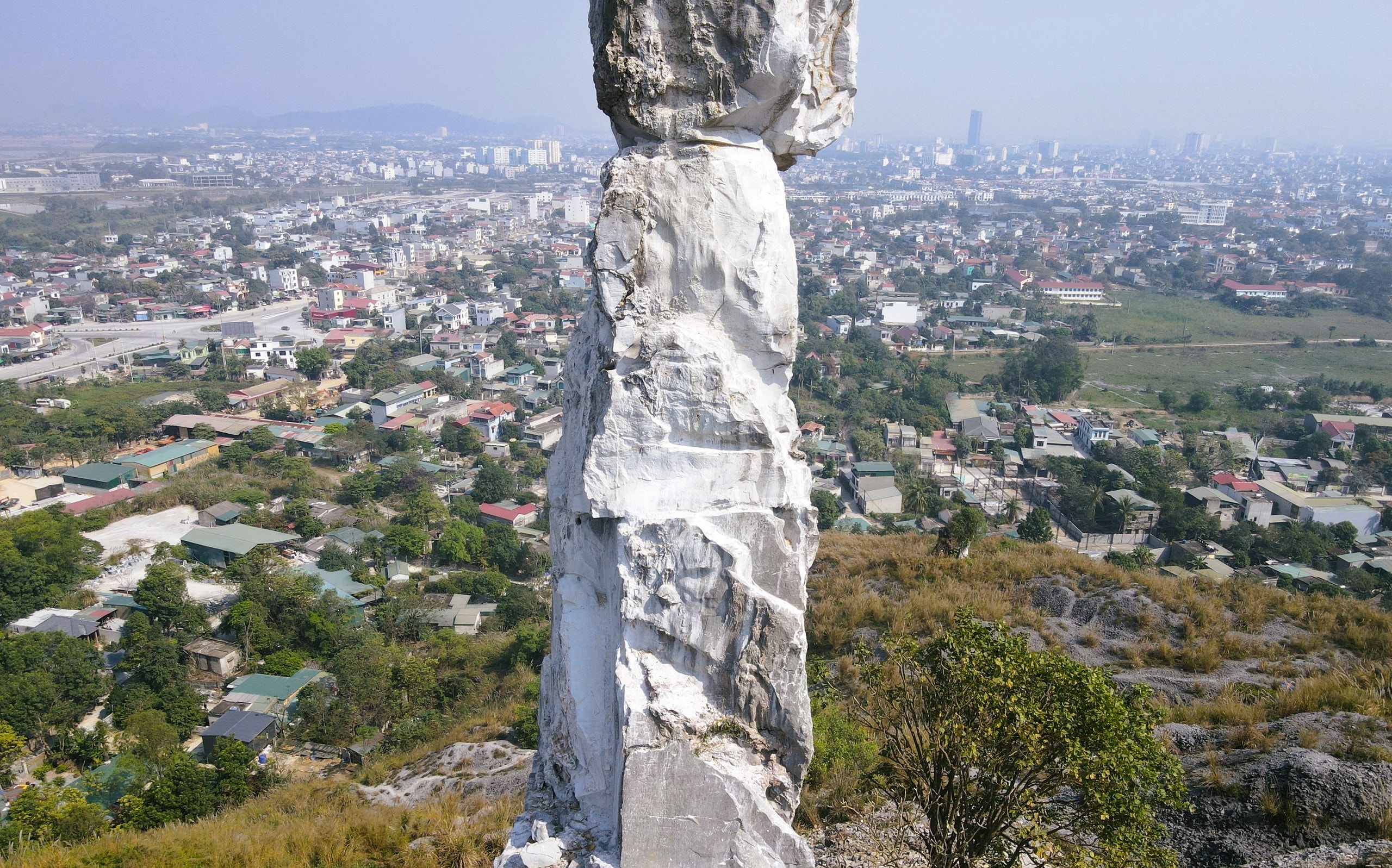 VIDEO: Hòn Vọng Phu "khoác áo mới" ở Thanh Hóa sau khi được chi 17 tỉ đồng - Ảnh 11.
