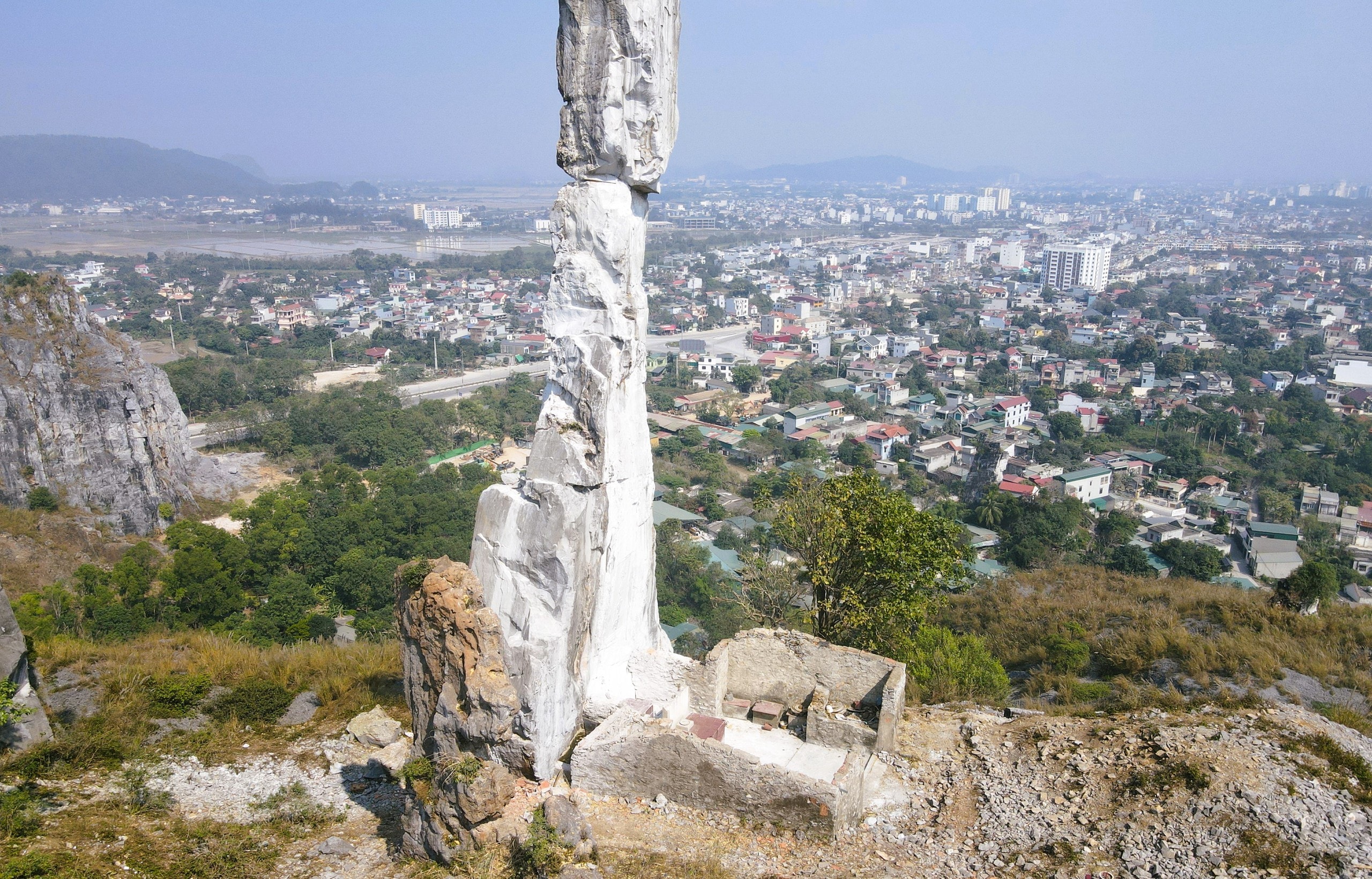 VIDEO: Hòn Vọng Phu "khoác áo mới" ở Thanh Hóa sau khi được chi 17 tỉ đồng - Ảnh 5.