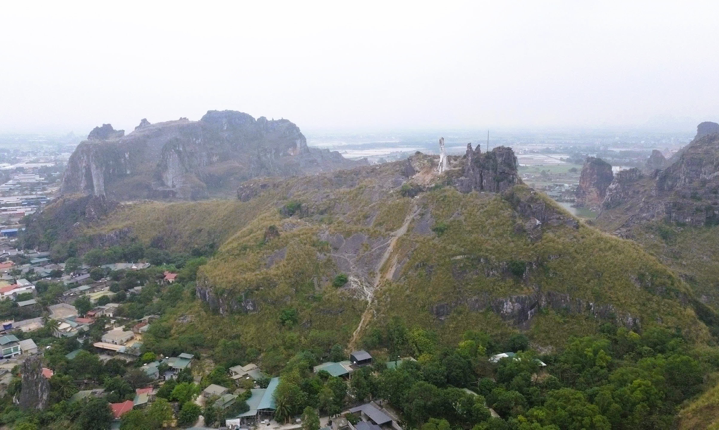 VIDEO: Hòn Vọng Phu "khoác áo mới" ở Thanh Hóa sau khi được chi 17 tỉ đồng - Ảnh 2.