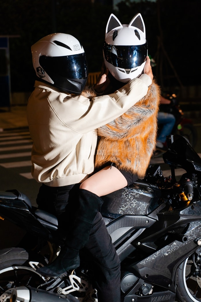 VIDEO: “Cơn sốt” quay phim cùng mô tô phân khối lớn trên cầu Ba Son - Ảnh 14.