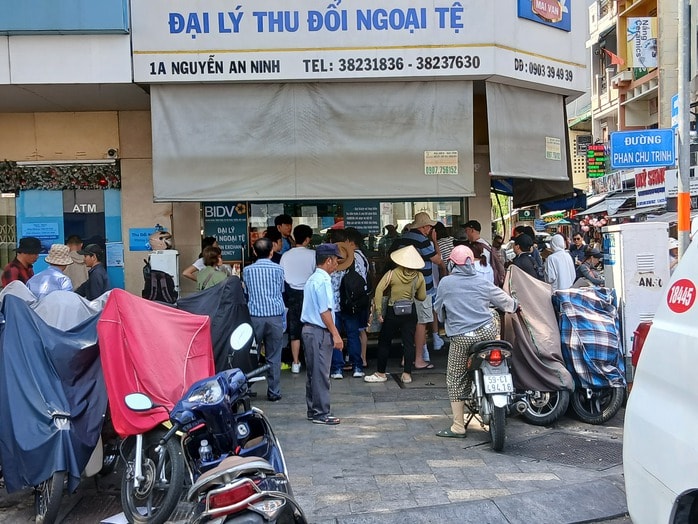 Đổi ngoại tệ phải đúng chỗ - Ảnh 1.