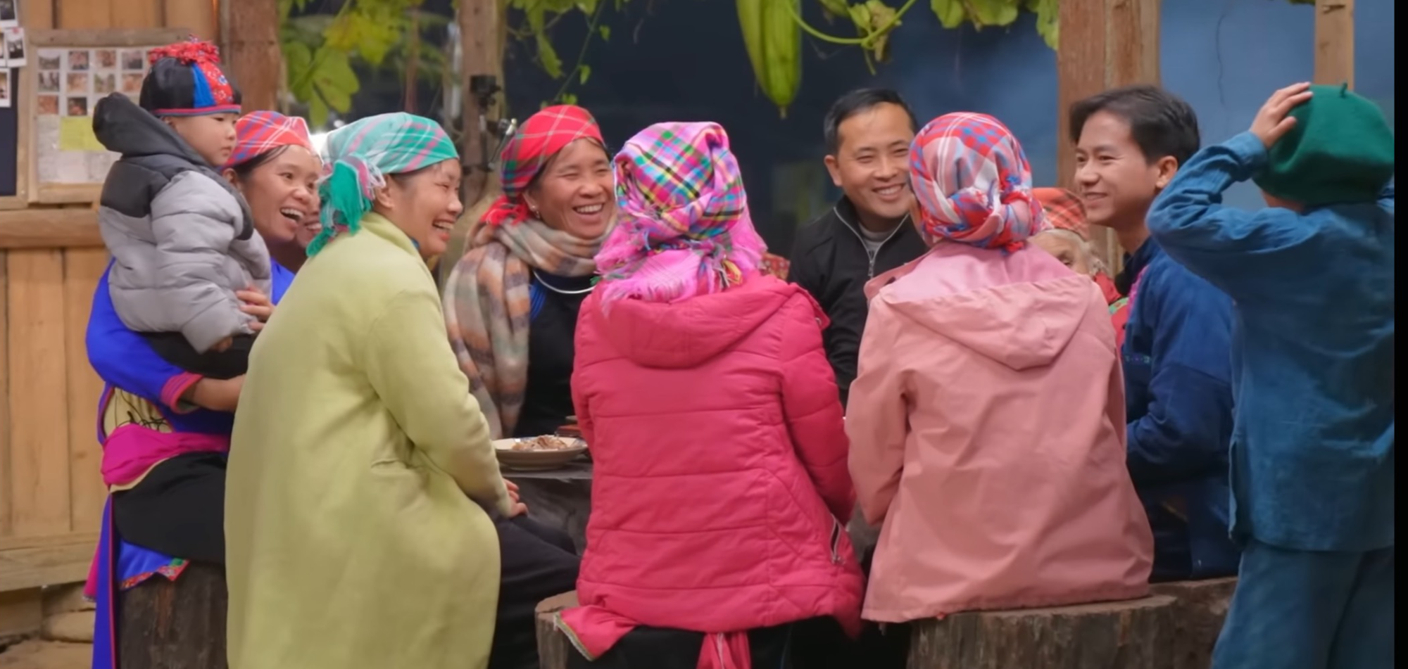 'Gia đình Haha' tiếp tục hành trình với ngày trở về Bản Liền- Ảnh 3.