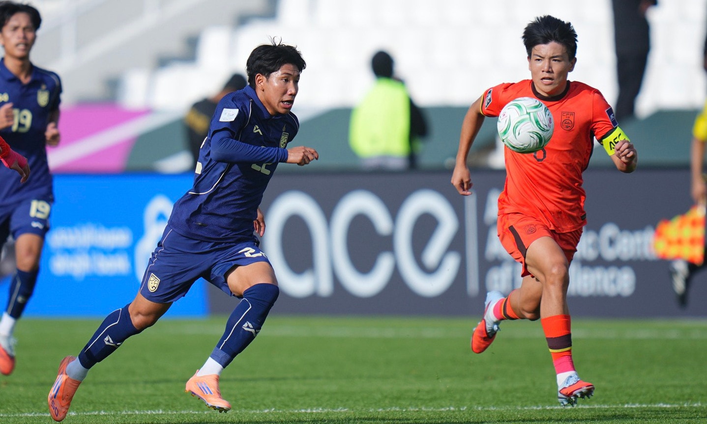 U23 Thái Lan đấu với U23 Trung Quốc ở lượt trận quyết định của bảng D.