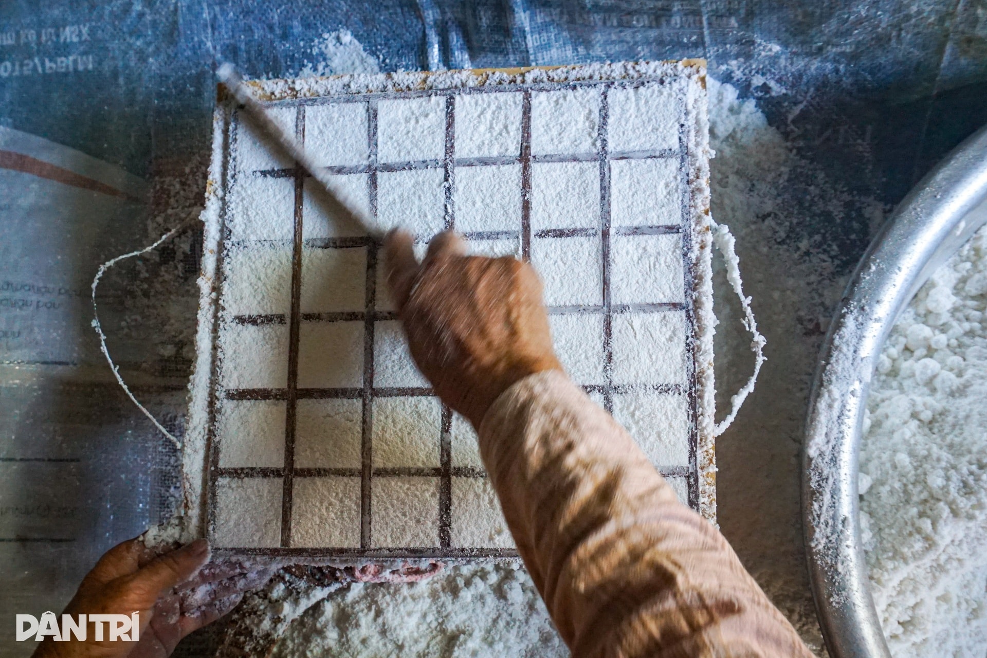 Chủ, thợ ngày đêm hơ lửa, đếm ngược số ngày chạy mùa bánh Tết - 4