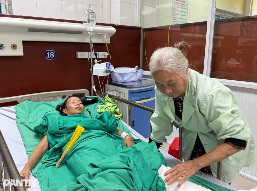 Mẹ già nghèo khó đau đớn tiễn đưa con gái bất hạnh - 2