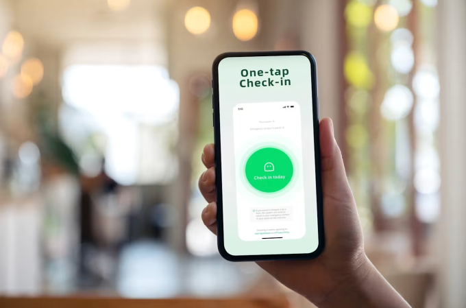 Ứng dụng Si Le Me yêu cầu người dùng điểm danh bằng cách nhấn một nút và sẽ thông báo cho người liên hệ khẩn cấp nếu họ không thực hiện việc này trong vòng hai ngày. Ảnh: Farknotp/Dreamstime