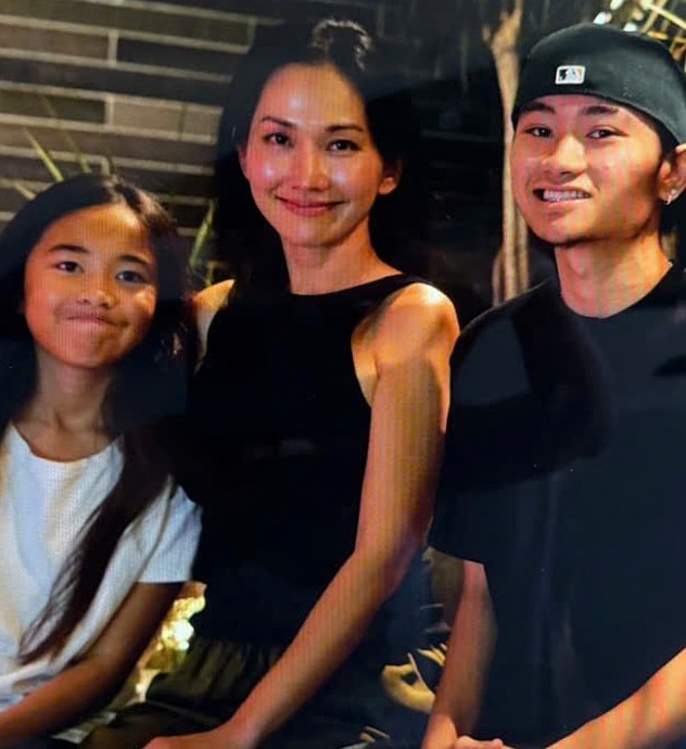 Kim Hiền bên con gái với chồng cũ và con trai riêng. Ảnh: Nhân vật cung cấp