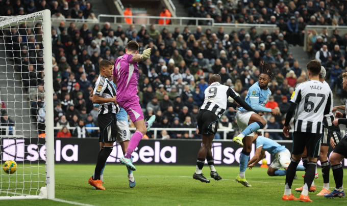 Bàn thắng của Antoine Semenyo bị khước từ vì lỗi việt vị của Erling Haaland. Ảnh: Reuters