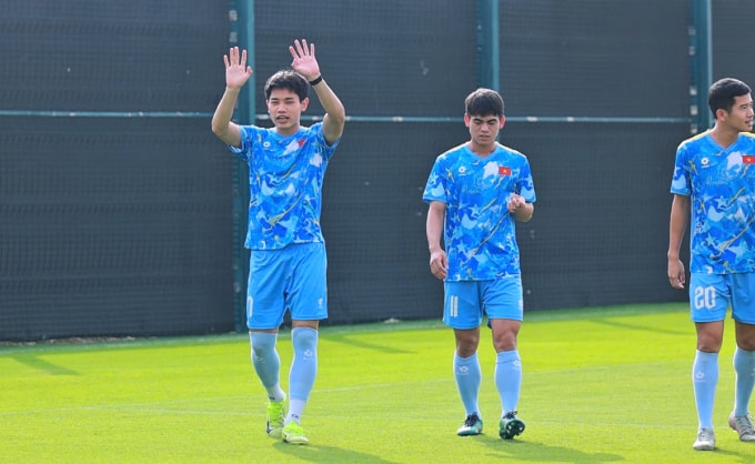 Tiền đạo Nguyễn Đình Bắc và đồng đội tập hồi phục sau khi giành vé vào tứ kết giải U23 châu Á 2026, chiều 13/1. Ảnh: Ted Trần