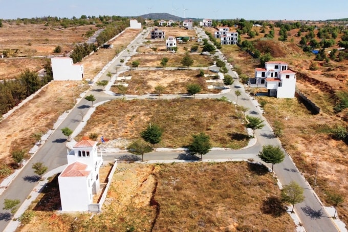 Một số căn biệt thự đang được xây dựng tại dự án Goldsand Hill, phường Mũi Né, tháng 1/2026. Ảnh: Khải Nguyên