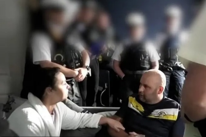 Vợ chồng Steven Naylor tiếp tục nói dối khi bị cảnh sát bắt. Ảnh: Merseyside Police