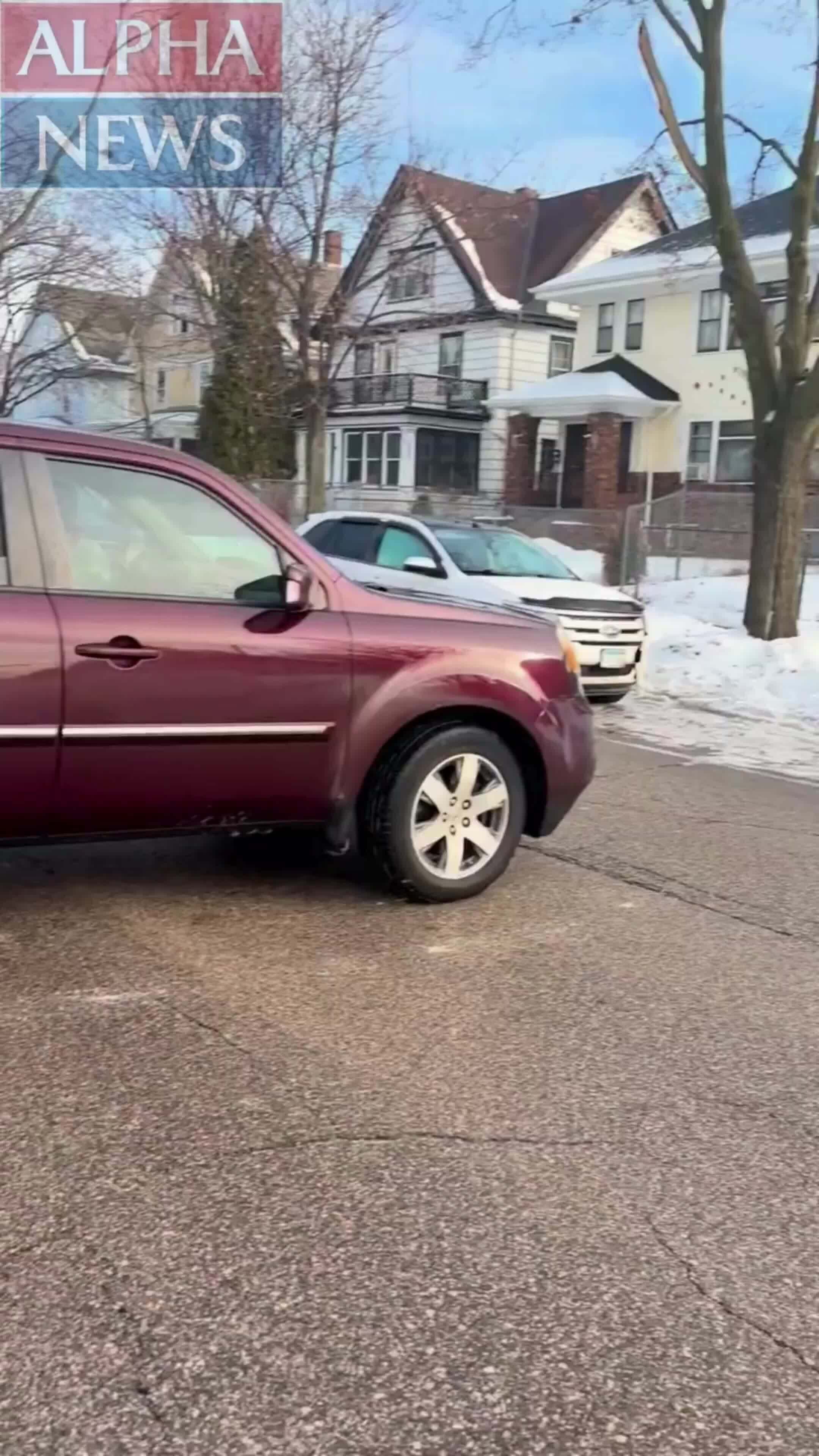 Khoảnh khắc chạm trán khiến đặc vụ ICE bắn chết người ở Minnesota