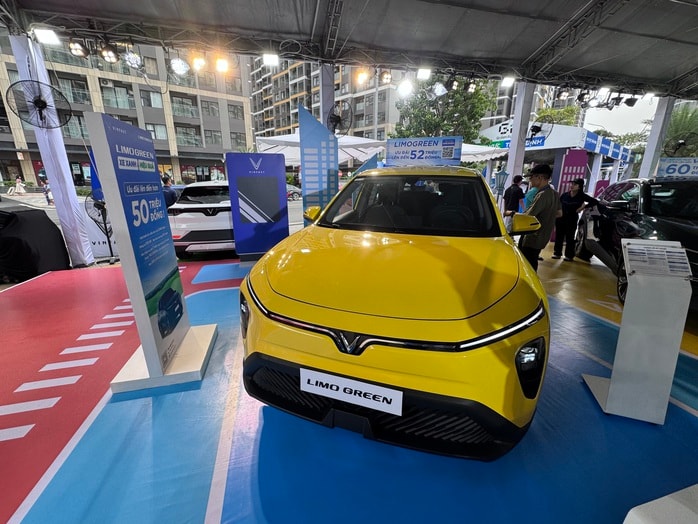 Mẫu xe điện VinFast Limo Green bán gần 11.000 chiếc trong 1 tháng - Ảnh 1.