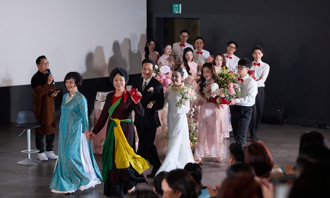 Nghệ sĩ Thúy Hường (hàng đầu bên phải) xuất hiện tại sự kiện. Ảnh: Ban tổ chức cung cấp