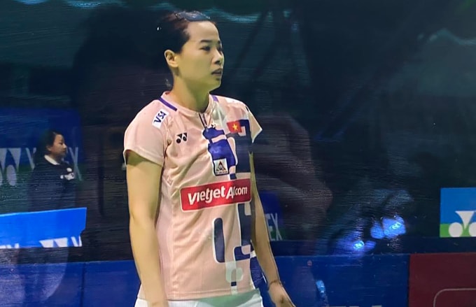 Thùy Linh trong trận thua Wang Wang Zhiyi 0-2 ở vòng hai giải cầu lông Ấn Độ Mở rộng, trưa 15/1.
