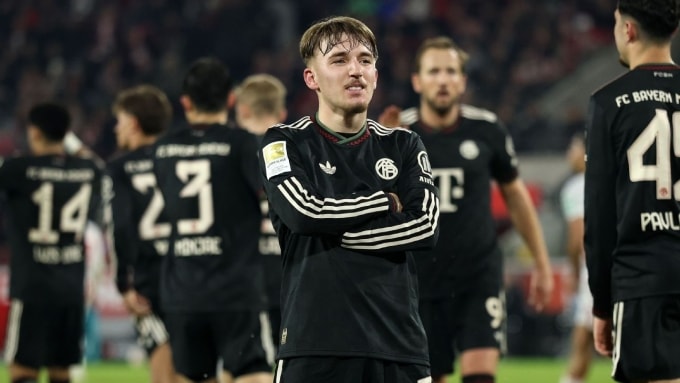 Tiền vệ 17 tuổi Lennart Karl mừng bàn ấn định chiến thắng 3-1, trên sân Rhein Energie, Cologne, Đức hôm 14/1. Ảnh: Reuters