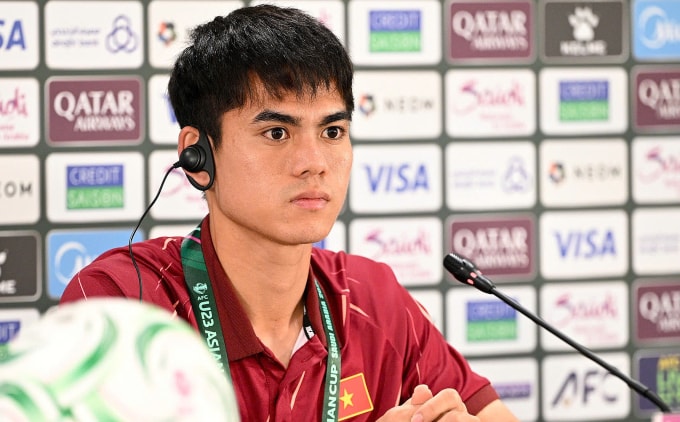 Đội trưởng Khuất Văn Khang tham dự họp báo trước trận tứ kết U23 châu Á giữa Việt Nam - UAE, chiều 15/1. Ảnh: AFC