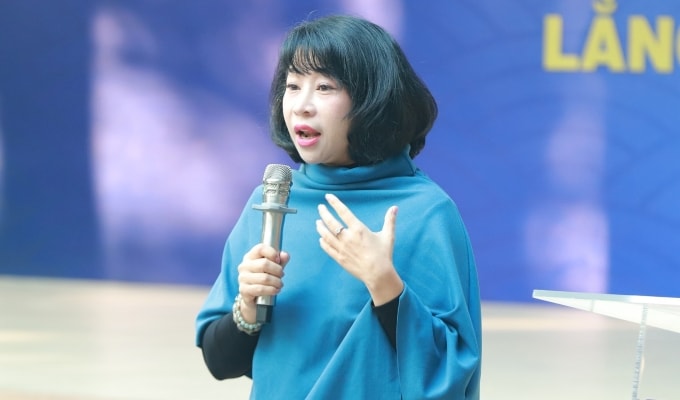 Chị Phạm Thị Ngọc Tú chia sẻ tại buổi đối thoại, hôm 11/1. Ảnh: Nhà trường cung cấp