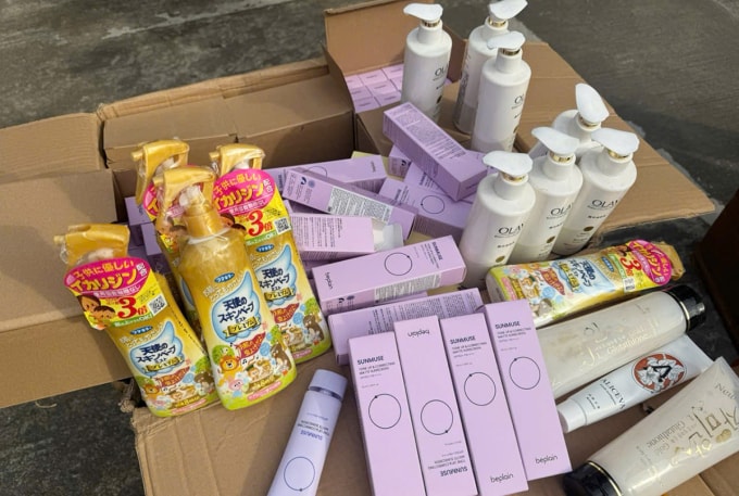 Mỹ phẩm giả, hàng không rõ nguồn gốc xuất xứ được phát hiện, thu giữ. Ảnh: Công an tỉnh Quảng Trị