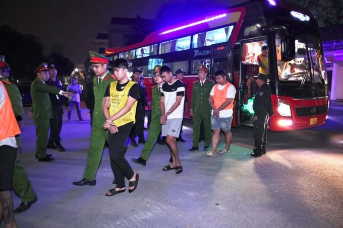 Những nghi can bị dẫn giải. Ảnh: Công an tỉnh Tuyên Quang