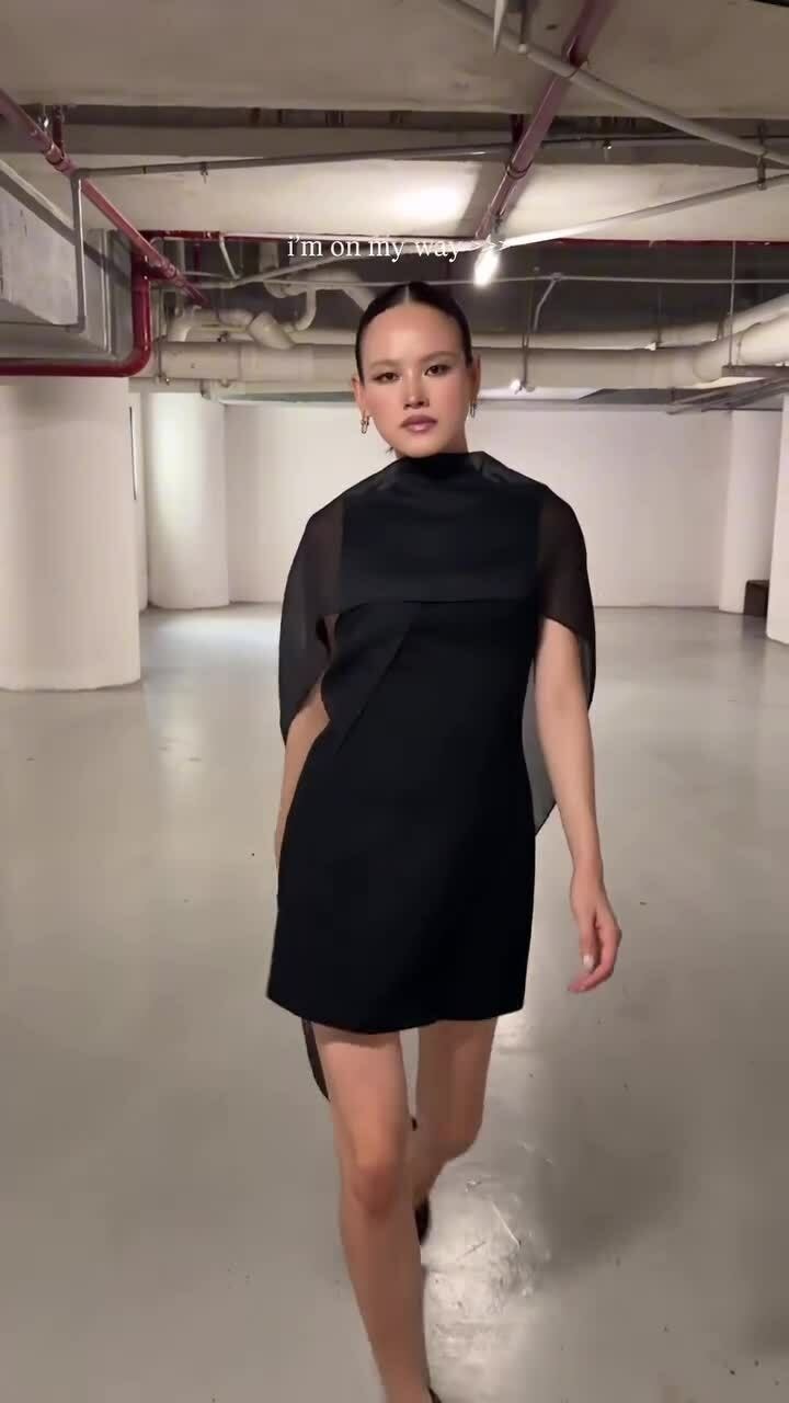 Tuyết Lan diện váy tối giản dự sự kiện