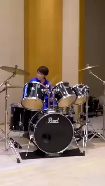 Tổng thống Hàn Quốc cùng Thủ tướng Nhật Bản chơi trống