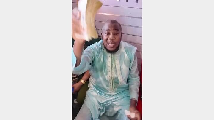 Thầy bói thu tiền người hâm mộ, hứa giúp đội bóng quốc gia vô địch 