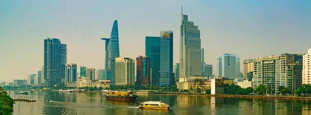 Tp.HCM “mổ xẻ” 4 điểm nghẽn lớn, quyết tâm bứt phá tăng trưởng hai con số - Ảnh 2.