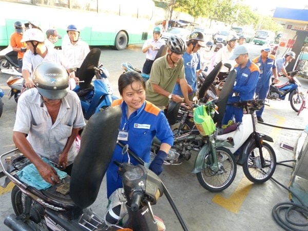 Giá xăng tăng trở lại sau 5 lần giảm liên tiếp tại việt nam - Ảnh 1.