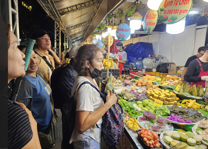 Hiệp hội Du lịch TPHCM kiểm soát an toàn thực phẩm trong Lễ hội ẩm thực - Ảnh 2.