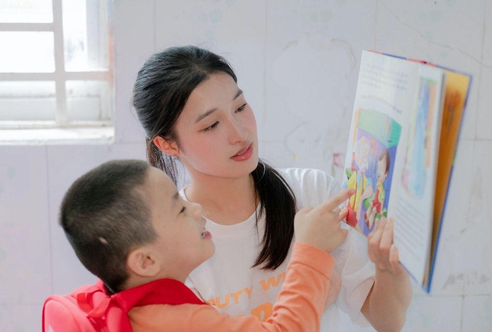 Á hậu Phương Nhi tích cực tham gia các hoạt động thiện nguyện, cộng đồng.