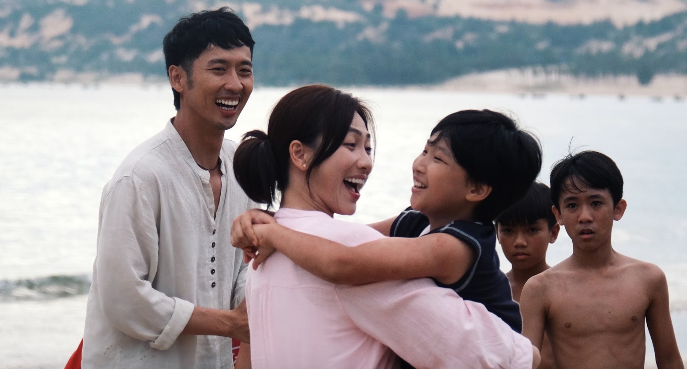 Phương Anh Đào tiếp tục đóng cặp với Tuấn Trần trong phim điện ảnh Tết.