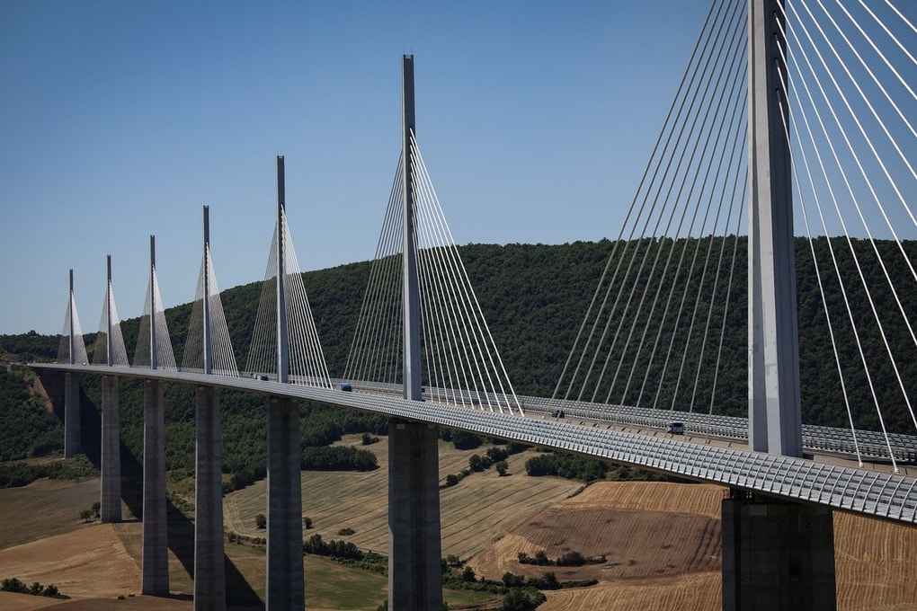 Tim đập, chân run khi đi qua những cây cầu nguy hiểm nhất thế giới - 6