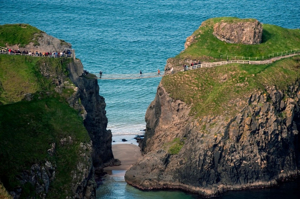 Tim đập, chân run khi đi qua những cây cầu nguy hiểm nhất thế giới - 9