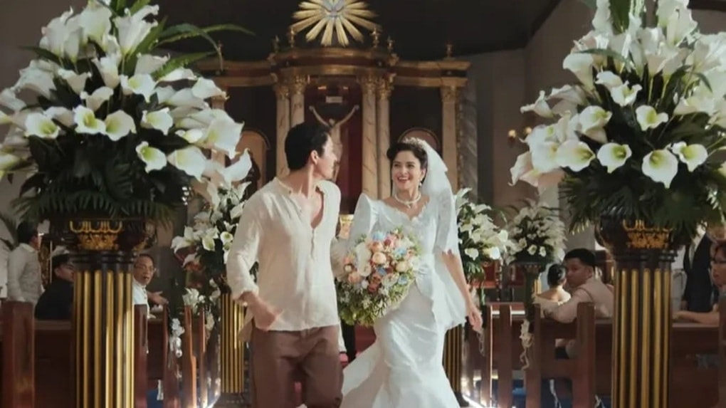 Video của hãng bay hướng dẫn an toàn bay theo kiểu tình tay ba gây sốt - 1