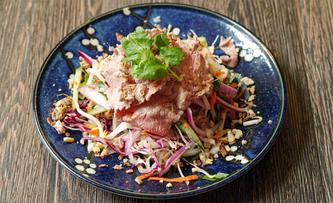 Bò tái chanh. Ảnh: Taste Atlas