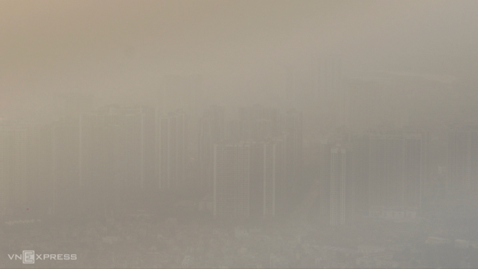 Ô nhiễm kết hợp với nghịch nhiệt và lạnh bức xạ tạo cú hích gây hại sức khỏe, đặc biệt là nhóm nguy cơ cao. Ảnh: Hoàng Giang