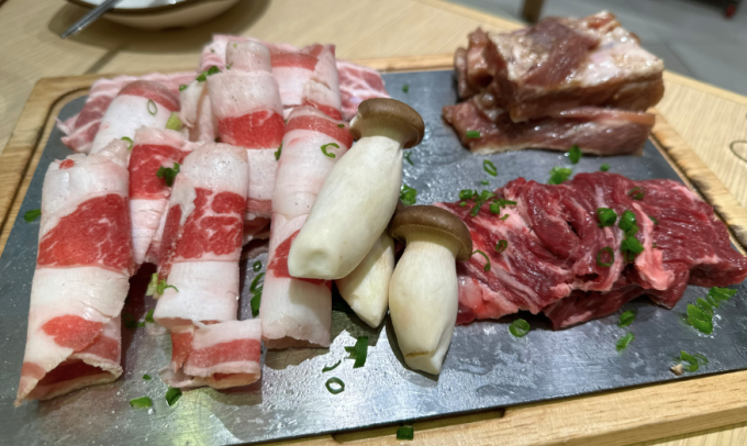 Người bệnh xương khớp nên ăn thịt đỏ điều độ, với liều lượng hợp lý. Ảnh minh họa: Ngọc Phạm