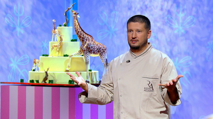Renat Agzamov trong một chương trình truyền hình về ẩm thực tại Nga.
