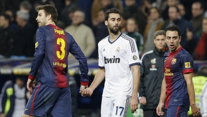 Arbeloa (giữa) và Pique trong một trận El Clasico giai đoạn 2009-2016. Ảnh: Marca