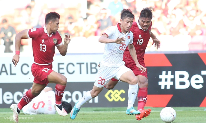 Việt Nam (áo trắng) hòa Indonesia 0-0 ở lượt đi bán kết AFF Cup 2022 trên sân Gelora Bung Karno ở Jakarta, Indonesia ngày 6/1/2023. Ảnh: Lâm Thỏa