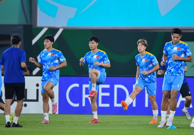 Cầu thủ Việt Nam tập luyện chiều 15/1 để chuẩn bị đấu UAE tại tứ kết U23 châu Á. Ảnh: VFF