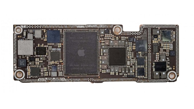 Bảng mạch PCB của iPhone 15 Pro Max. Ảnh: iFixit