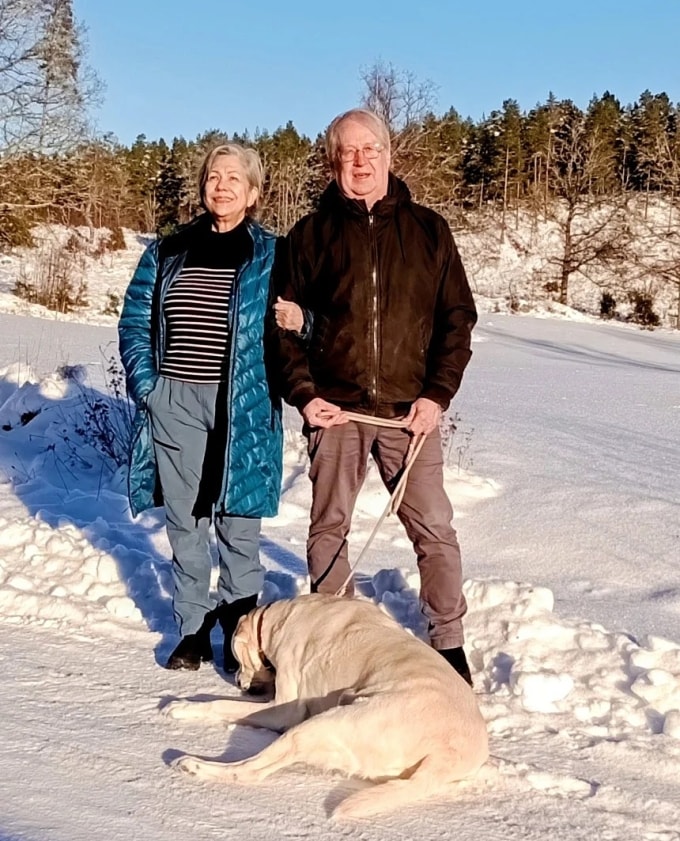 Arabella Carey Adolfsson (trái) cùng chồng, Stefan, tại Torpon. Ảnh: Arabella Carey Adolfsson