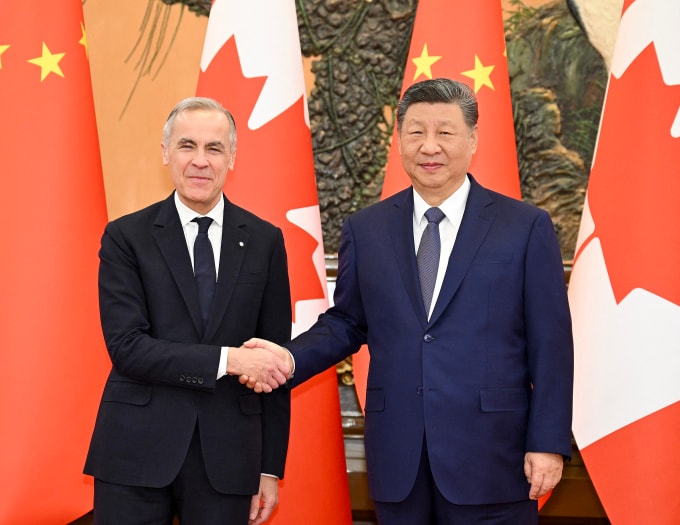 Chủ tịch Trung Quốc Tập Cận Bình (phải) và Thủ tướng Canada Mark Carney tại Đại lễ đường Nhân dân, Bắc Kinh ngày 16/1. Ảnh: AFP