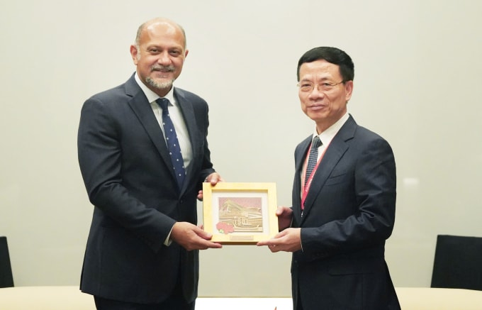 Bộ trưởng Khoa học và Công nghệ Nguyễn Mạnh Hùng tại buổi làm việc song phương với Bộ trưởng Kỹ thuật số Malaysia, ông Gobind Singh Deo. Ảnh: Lưu Quý