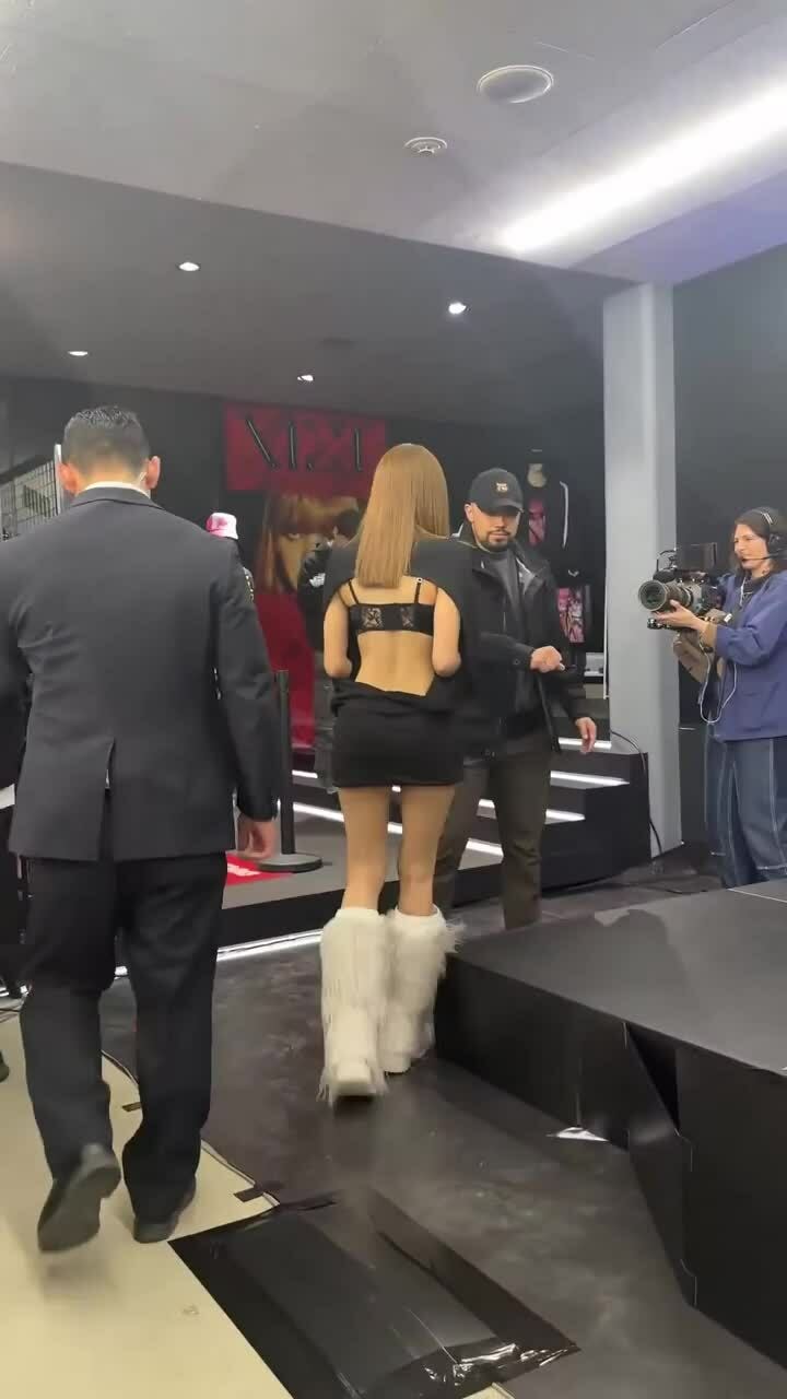 Lisa tại buổi họp fan ở Tokyo năm 2025