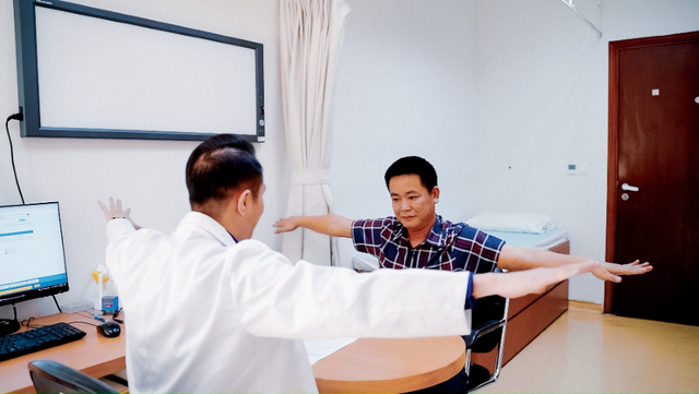 Gần 3 thập kỷ sống chung với khuỷu tay biến dạng, người đàn ông hồi phục vận động ngoạn mục nhờ công nghệ in 3D - Ảnh 4.